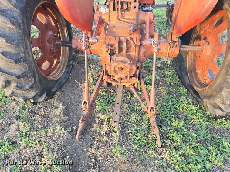 image for item ES2529 International Harvester Farmall 706 tractor