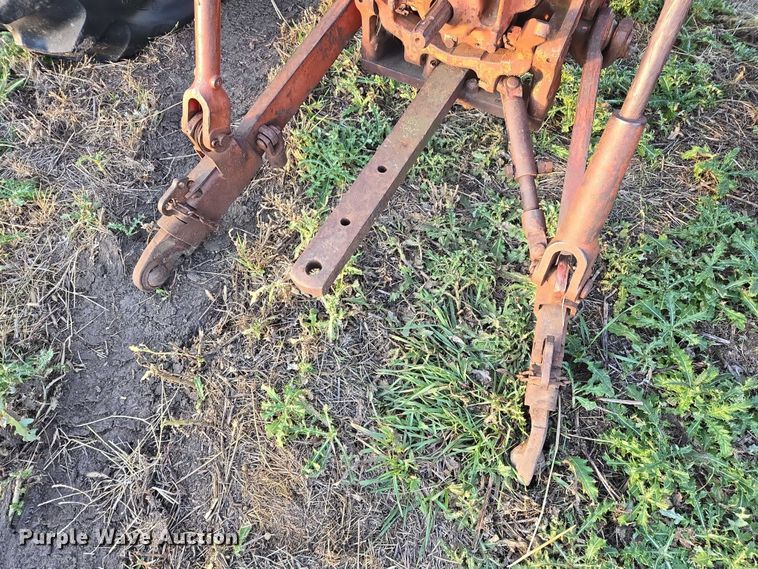 image for item ES2529 International Harvester Farmall 706 tractor