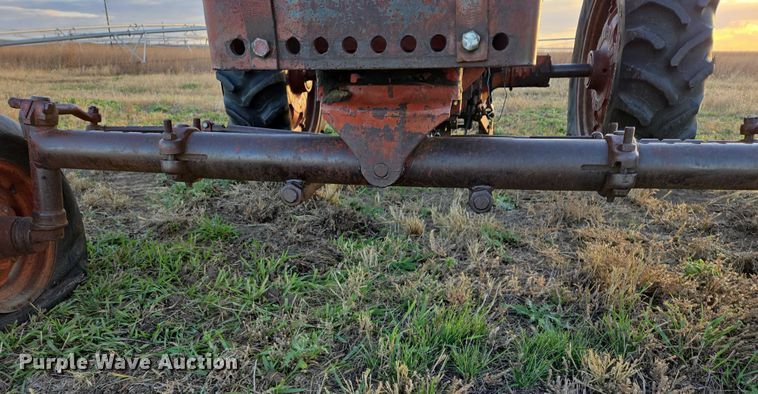 image for item ES2529 International Harvester Farmall 706 tractor