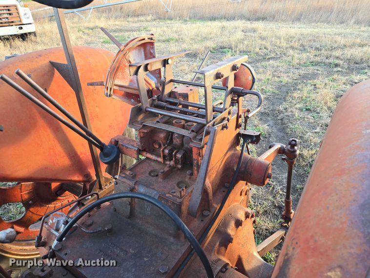 image for item ES2529 International Harvester Farmall 706 tractor