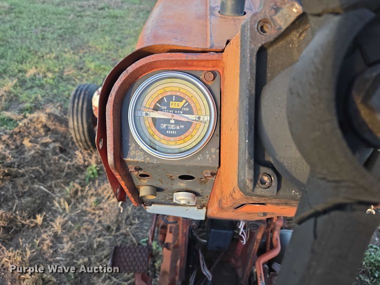 image for item ES2529 International Harvester Farmall 706 tractor