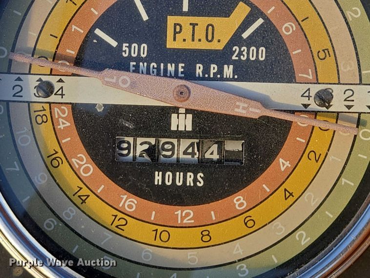 image for item ES2529 International Harvester Farmall 706 tractor