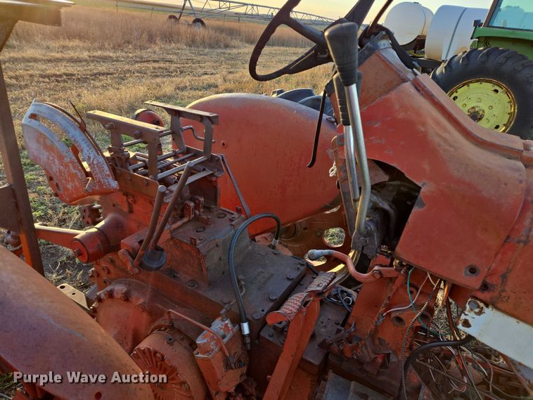 image for item ES2529 International Harvester Farmall 706 tractor