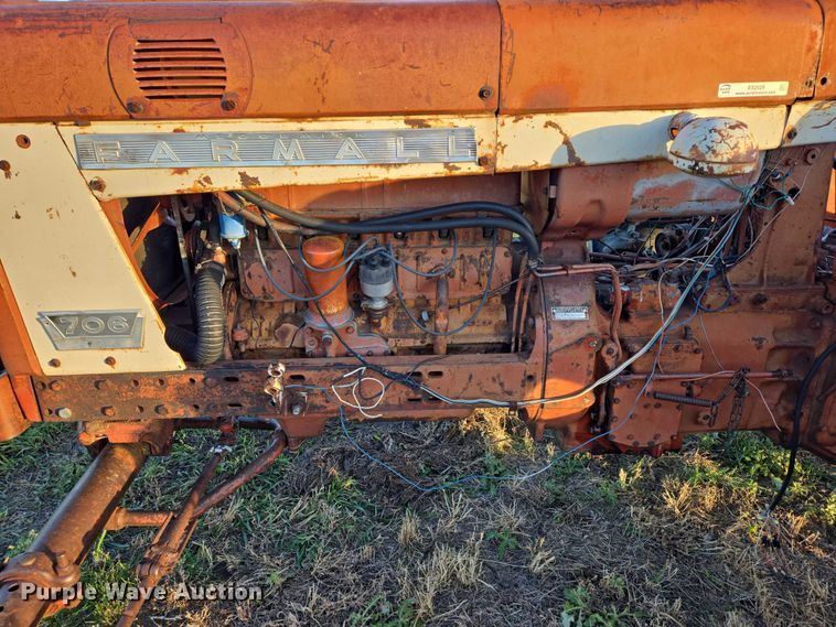 image for item ES2529 International Harvester Farmall 706 tractor