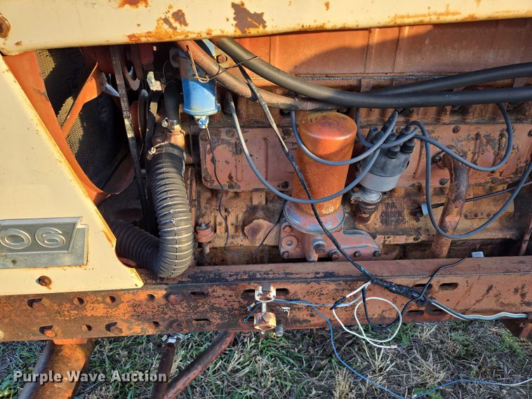 image for item ES2529 International Harvester Farmall 706 tractor