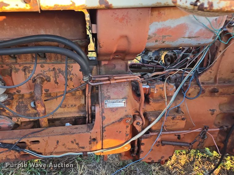 image for item ES2529 International Harvester Farmall 706 tractor