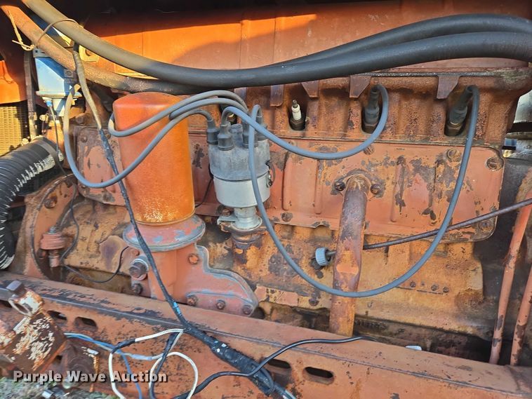 image for item ES2529 International Harvester Farmall 706 tractor