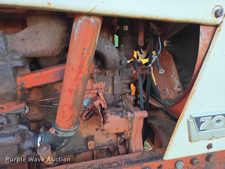 image for item ES2529 International Harvester Farmall 706 tractor