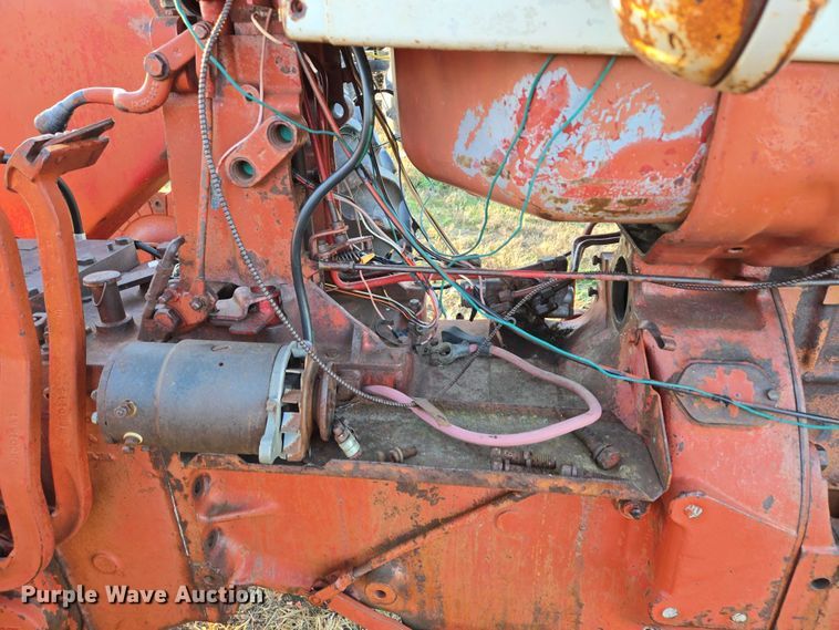 image for item ES2529 International Harvester Farmall 706 tractor