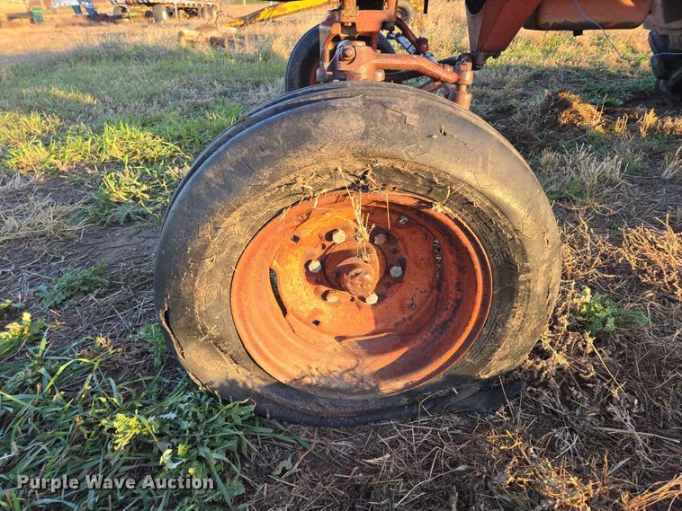 image for item ES2529 International Harvester Farmall 706 tractor