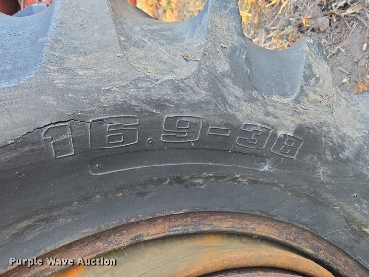 image for item ES2529 International Harvester Farmall 706 tractor