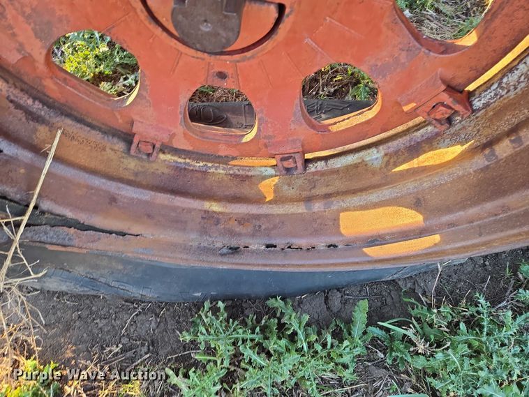 image for item ES2529 International Harvester Farmall 706 tractor