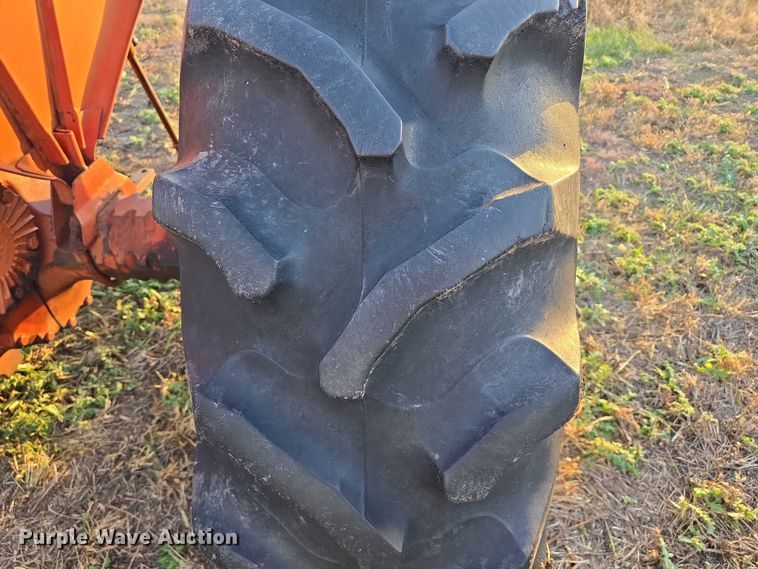 image for item ES2529 International Harvester Farmall 706 tractor