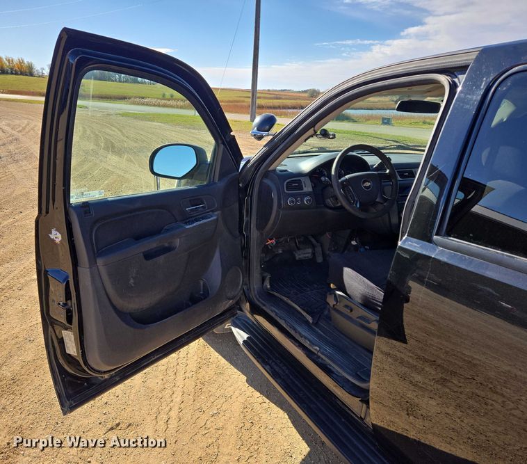 image for item ES2530 2013 Chevrolet Tahoe Police SUV