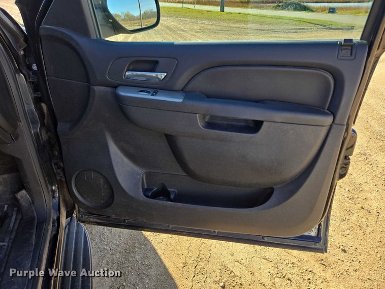 image for item ES2530 2013 Chevrolet Tahoe Police SUV