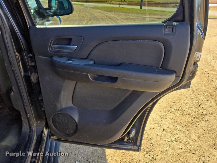 image for item ES2530 2013 Chevrolet Tahoe Police SUV