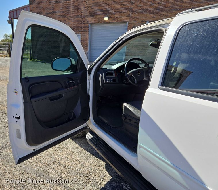 image for item ET5240 2012 Chevrolet Suburban SUV