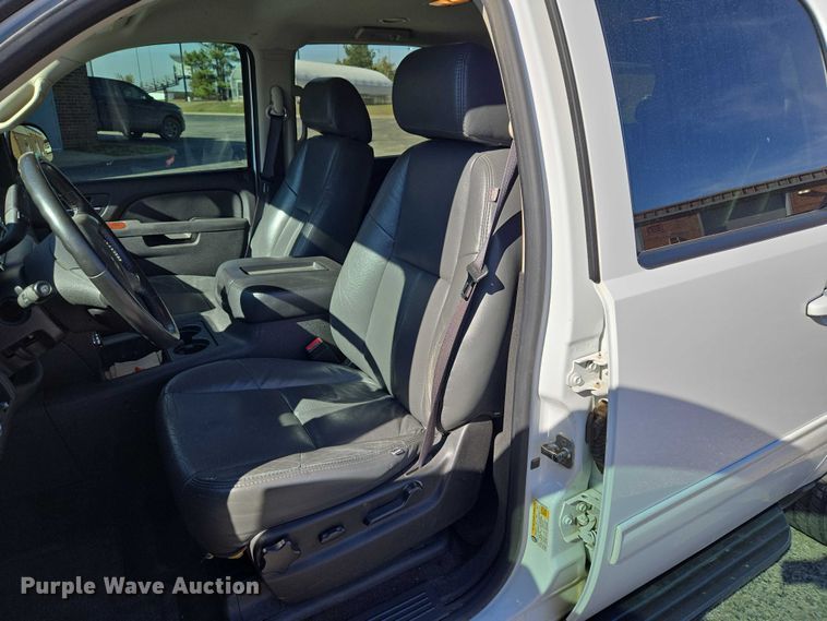 image for item ET5240 2012 Chevrolet Suburban SUV