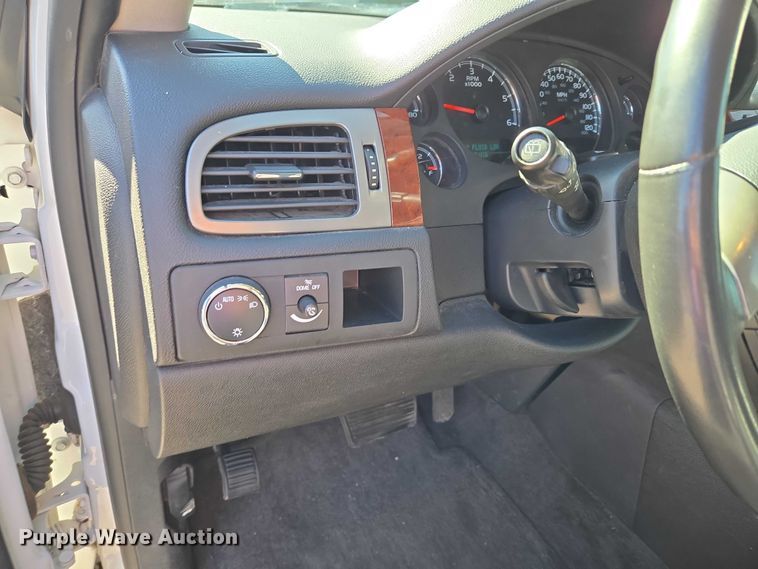 image for item ET5240 2012 Chevrolet Suburban SUV