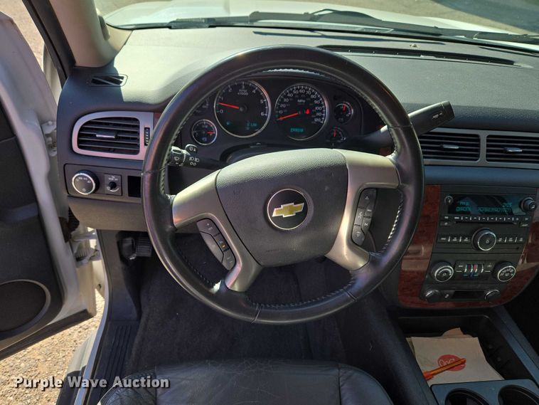 image for item ET5240 2012 Chevrolet Suburban SUV