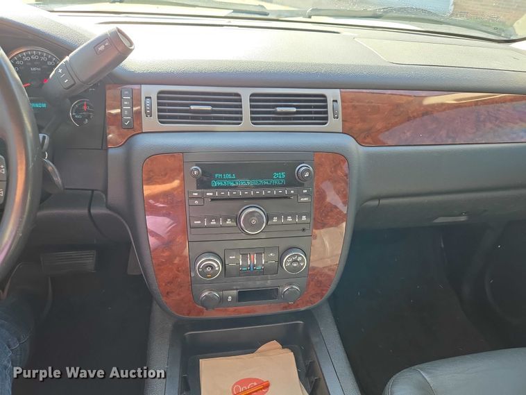 image for item ET5240 2012 Chevrolet Suburban SUV