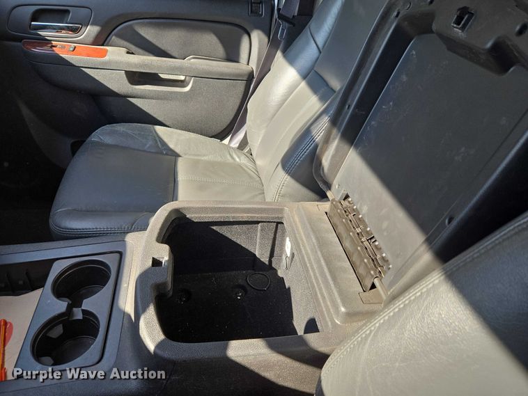 image for item ET5240 2012 Chevrolet Suburban SUV