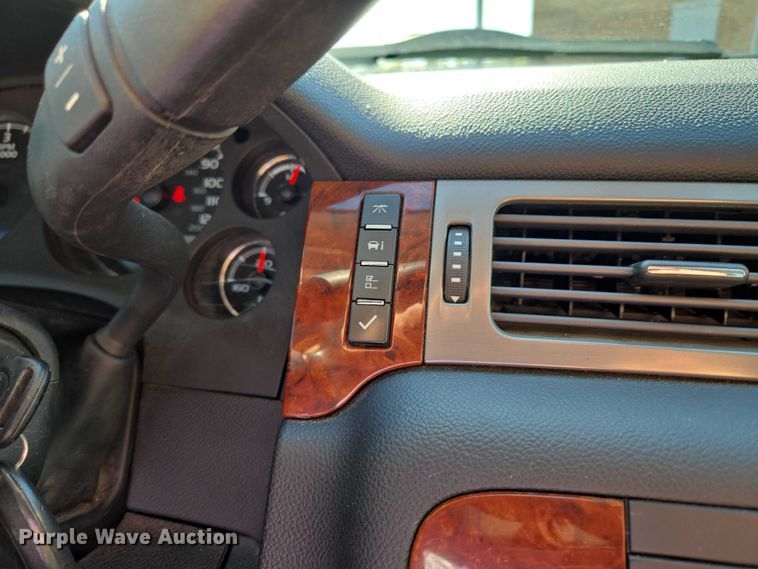 image for item ET5240 2012 Chevrolet Suburban SUV