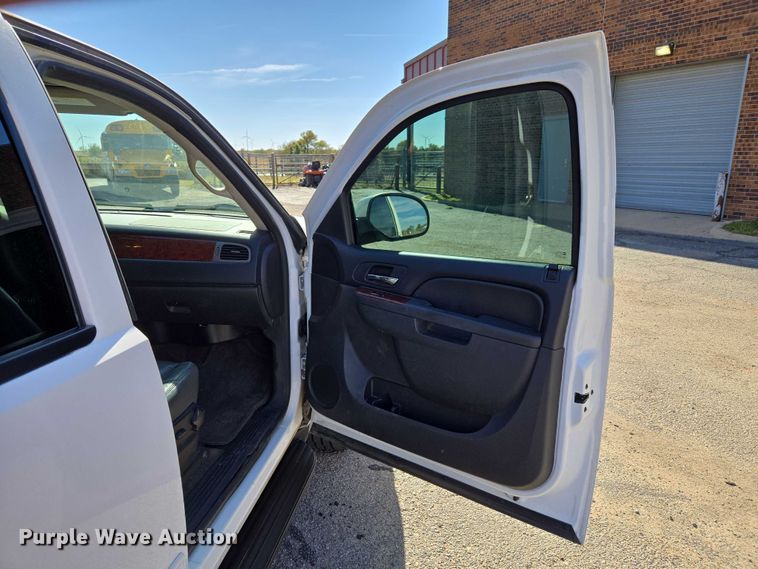 image for item ET5240 2012 Chevrolet Suburban SUV