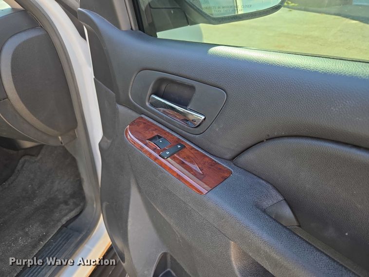 image for item ET5240 2012 Chevrolet Suburban SUV