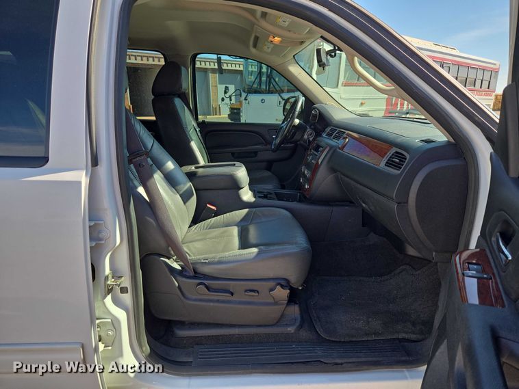 image for item ET5240 2012 Chevrolet Suburban SUV