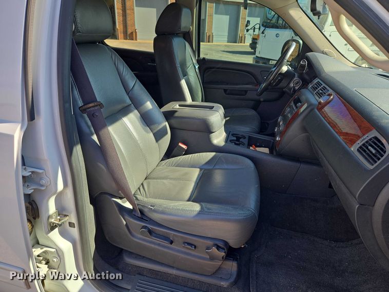 image for item ET5240 2012 Chevrolet Suburban SUV