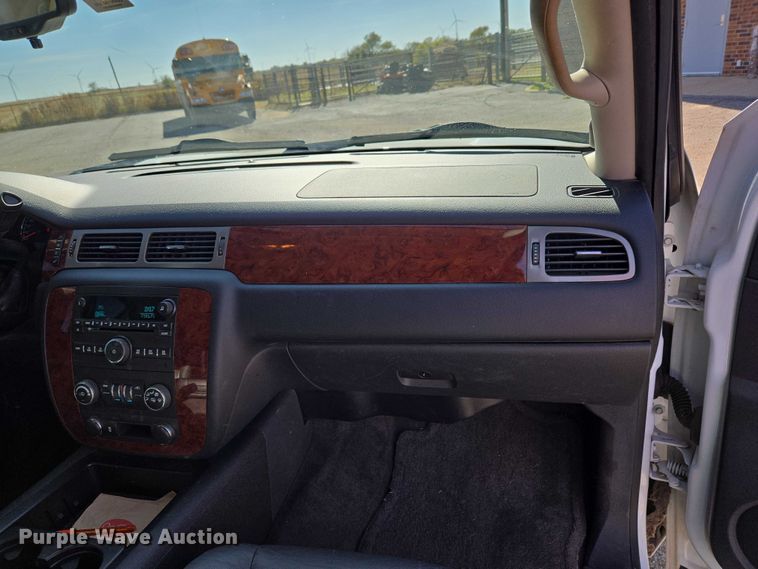 image for item ET5240 2012 Chevrolet Suburban SUV