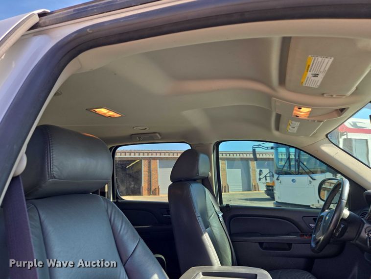 image for item ET5240 2012 Chevrolet Suburban SUV
