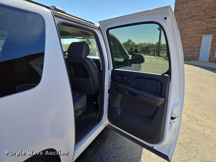 image for item ET5240 2012 Chevrolet Suburban SUV