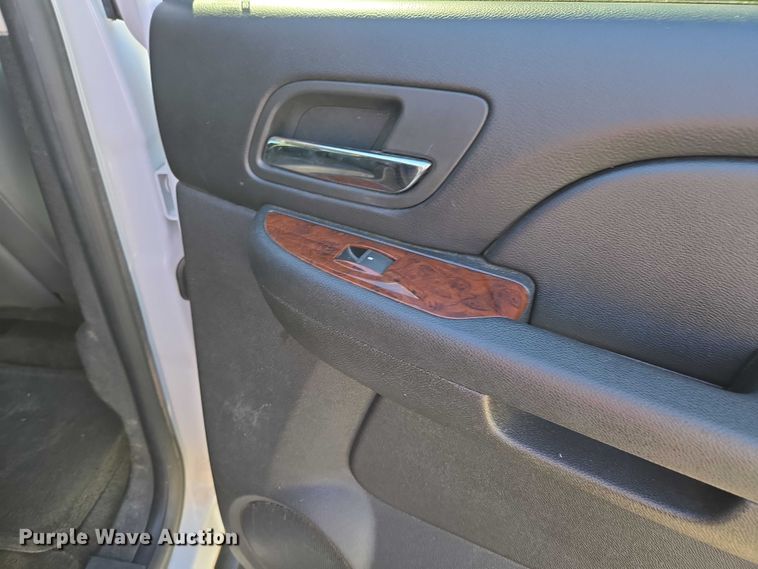 image for item ET5240 2012 Chevrolet Suburban SUV