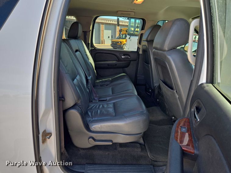image for item ET5240 2012 Chevrolet Suburban SUV