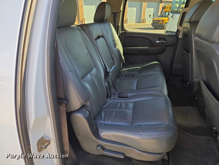 image for item ET5240 2012 Chevrolet Suburban SUV