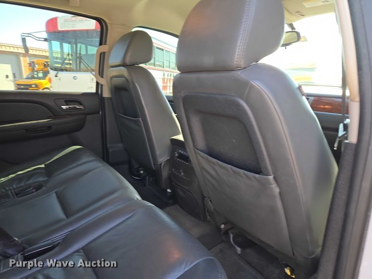 image for item ET5240 2012 Chevrolet Suburban SUV