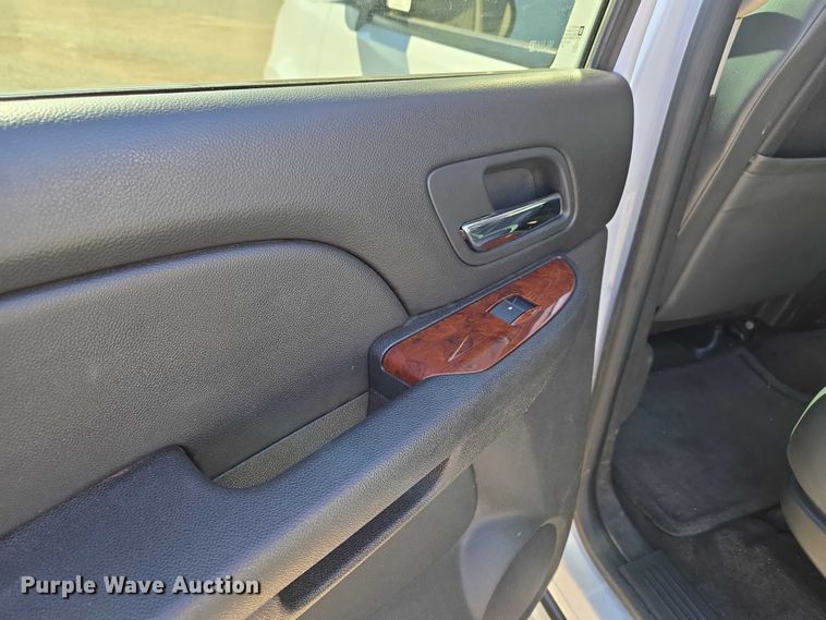 image for item ET5240 2012 Chevrolet Suburban SUV