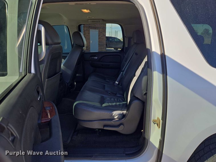 image for item ET5240 2012 Chevrolet Suburban SUV