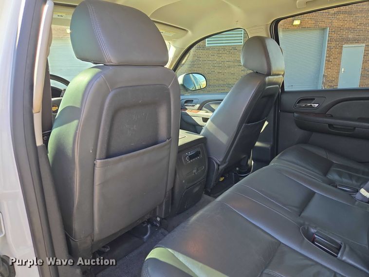 image for item ET5240 2012 Chevrolet Suburban SUV