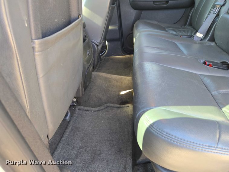 image for item ET5240 2012 Chevrolet Suburban SUV