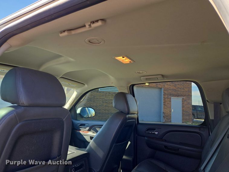 image for item ET5240 2012 Chevrolet Suburban SUV