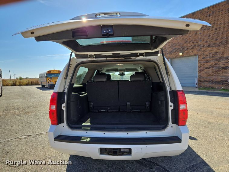 image for item ET5240 2012 Chevrolet Suburban SUV