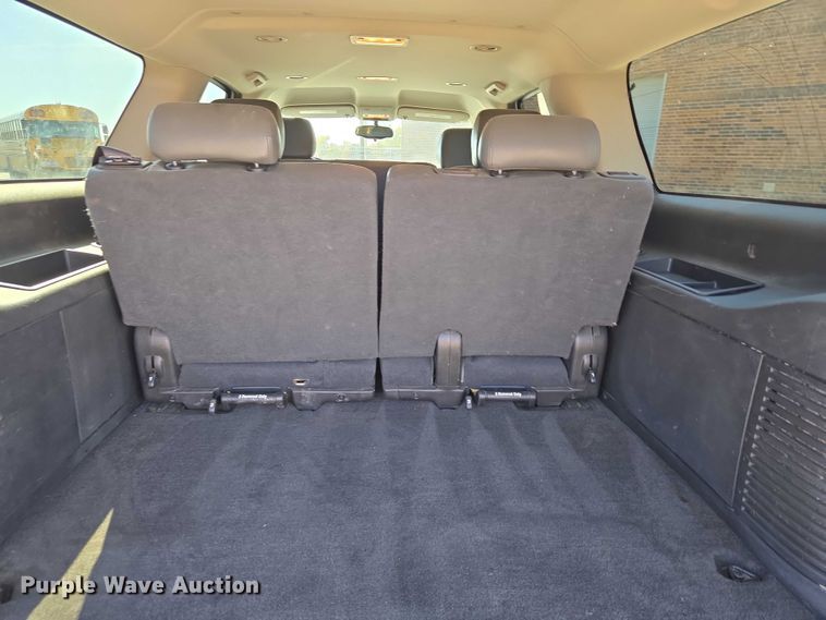 image for item ET5240 2012 Chevrolet Suburban SUV