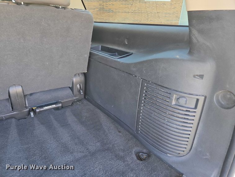 image for item ET5240 2012 Chevrolet Suburban SUV