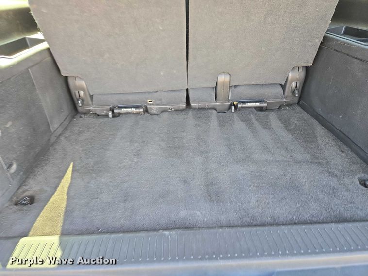 image for item ET5240 2012 Chevrolet Suburban SUV