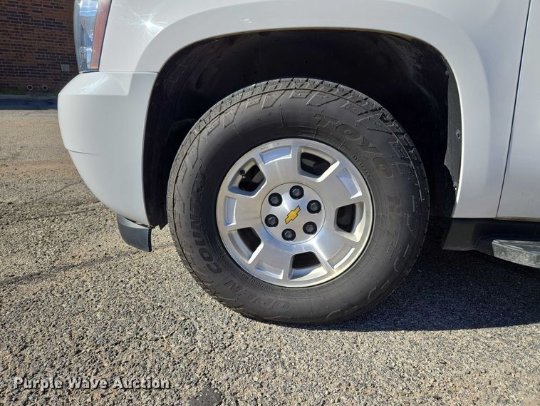 image for item ET5240 2012 Chevrolet Suburban SUV