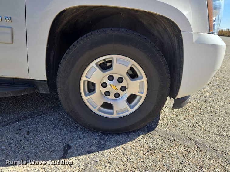 image for item ET5240 2012 Chevrolet Suburban SUV