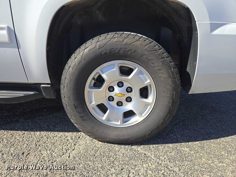 image for item ET5240 2012 Chevrolet Suburban SUV